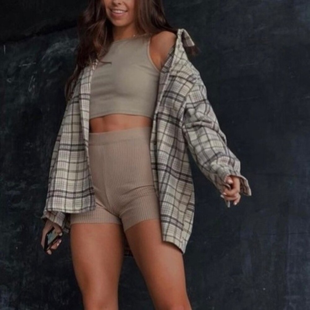 Princess Polly neutral tan ribbed biker shorts women's size small / medium